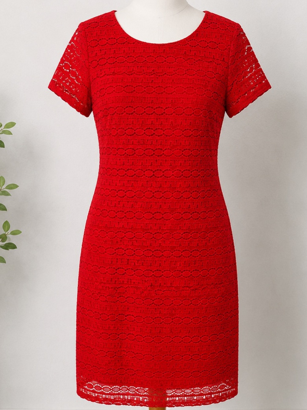 Neiman Marcus Red Lace Short-Sleeve Sheath Dress